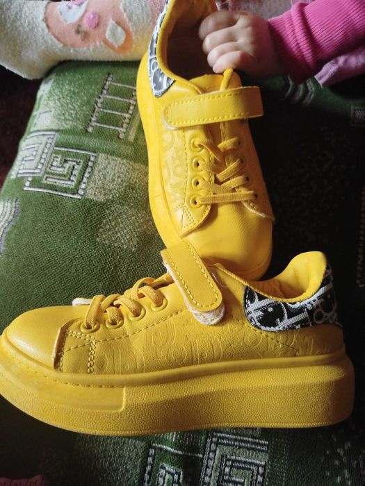Яскраво жовті кеди,кросівки