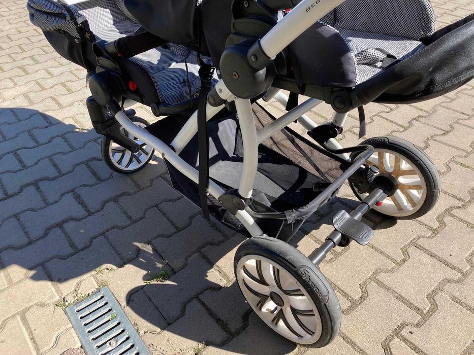 Wózek dla bliźniaków bliźniąt lub rok po roku Bebetto 42. Zestaw.