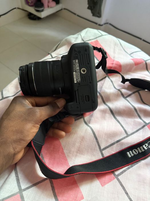 Canon EOS 2000D + Kit Completo – Como Nova