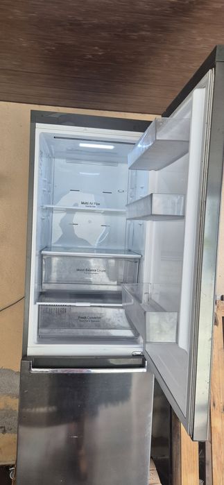 Frigorífico combinado LG GBB61PZFFN (No Frost - 186 cm - 341 L - Inox)