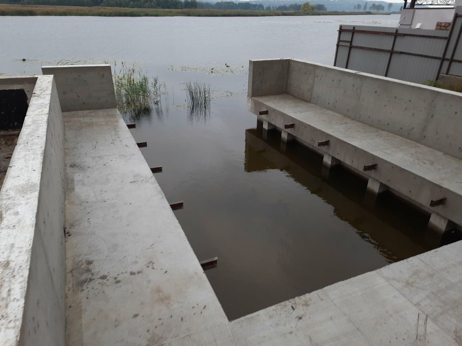 Берегоукрепление бетоном, бетонный шпунт, укрепление плитами и сваями