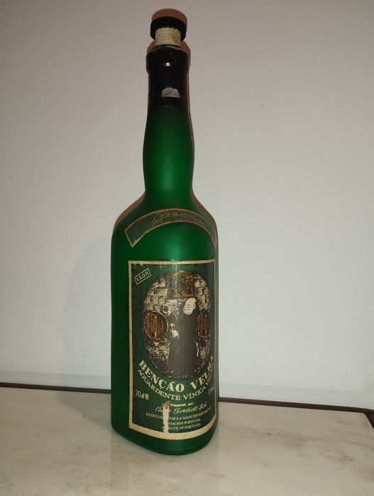 Garrafa vazia - aguardente vínica velha