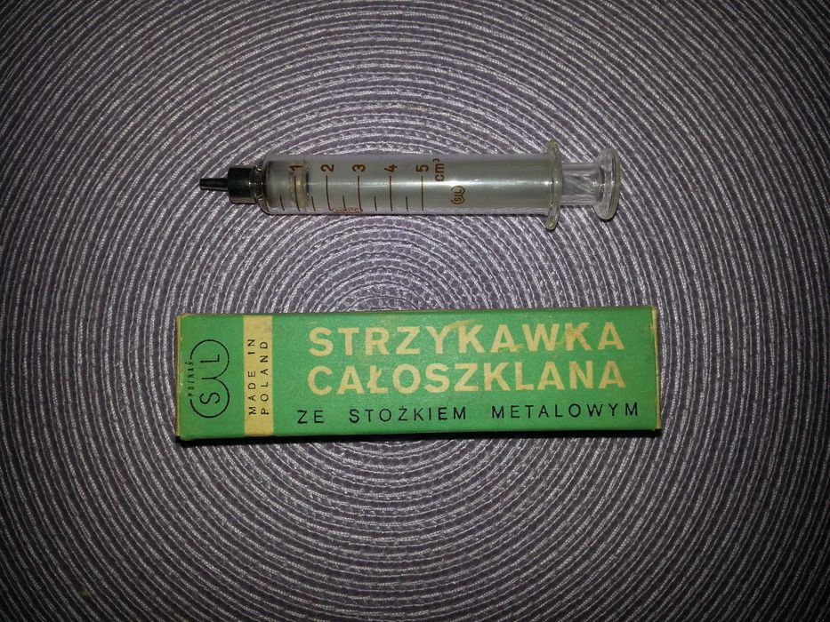 Strzykawka całoszklana silikon 5 cm ze stożkiem metalowym Prl.