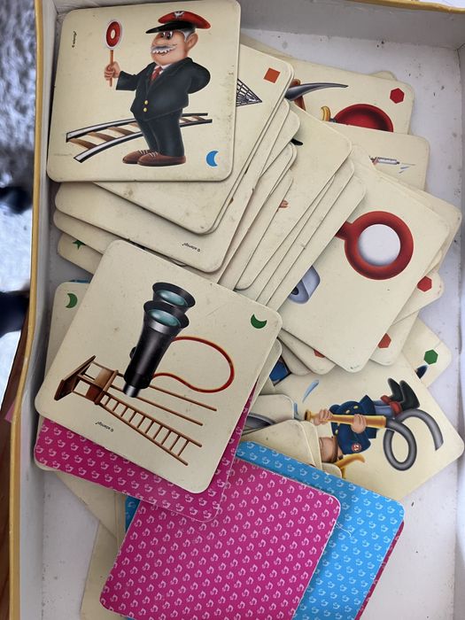 Conjunto de 3 puzzles + jogo profissoes