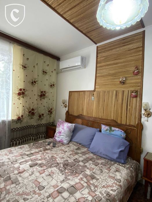 Продаж будинку з власним парком та басейном