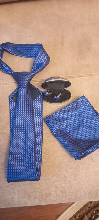 Продам наборы галстуков с запанками и платочками
