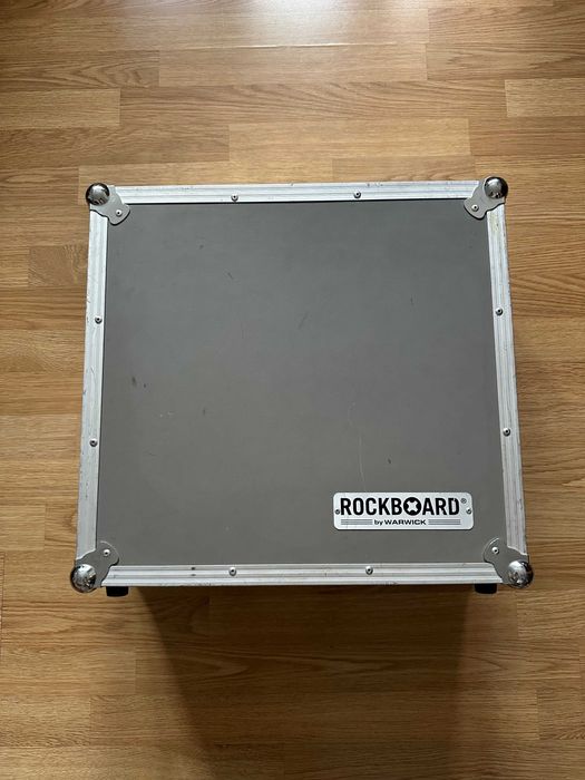 Pedalboard RockBoard gitarowy by Warwick z case