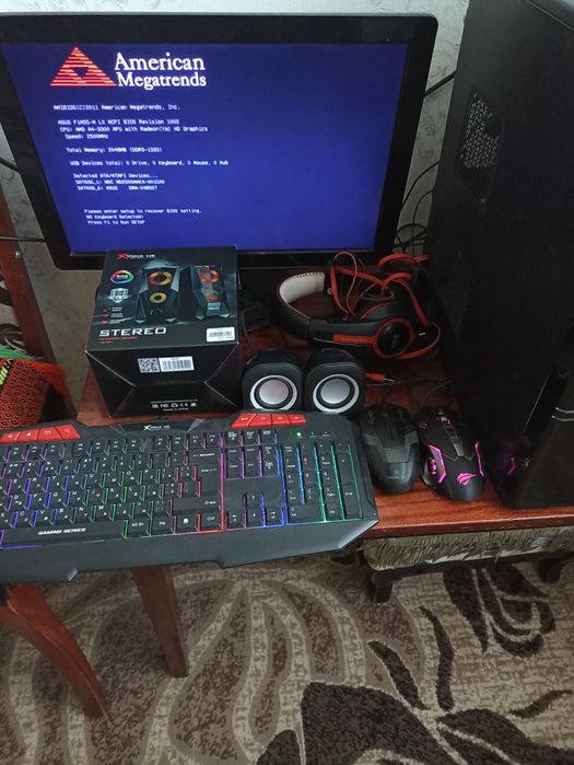 Монітор плюс системні блоки  плюс мишки  і колонки  і клавіатура