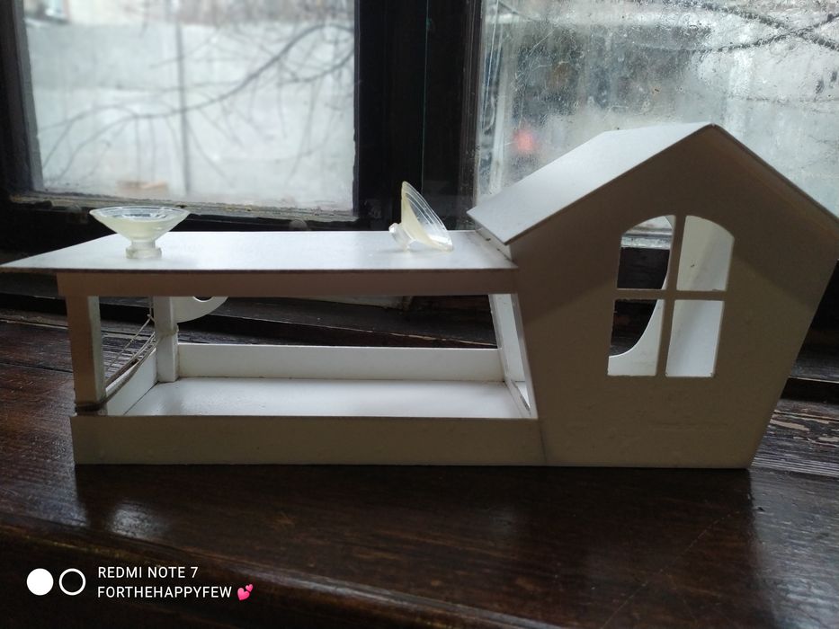 Оконная кормушка для птиц