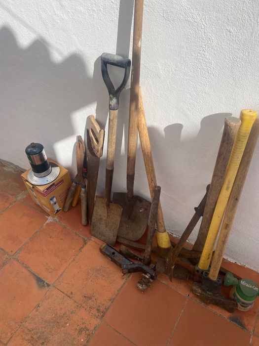 Ferramentas de construção e jardim usadas
