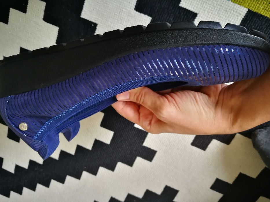 Nowe baleriny Flippo, granatowe z połyskiem, r. 38