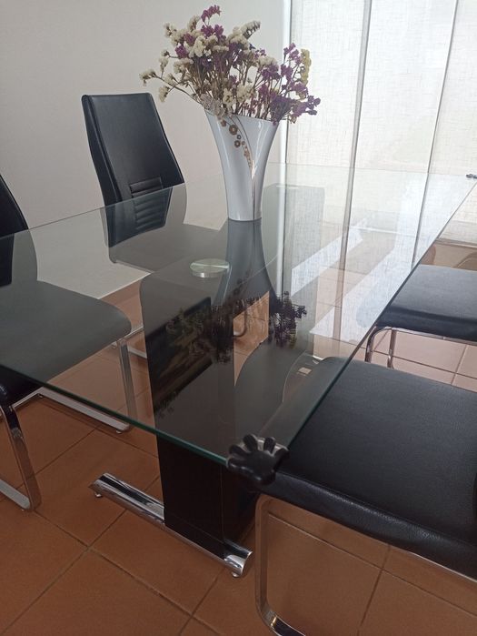 Conjunto Mesa e 4 cadeiras sala jantar