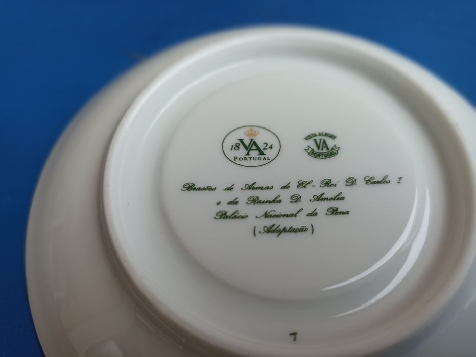 Chávena de café Vista Alegre Armas D.Carlos I e Rainha D. Amália Palácio Nacional da Pena