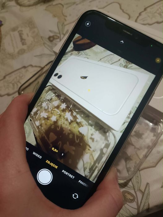 iPhone 11 64 GB biały