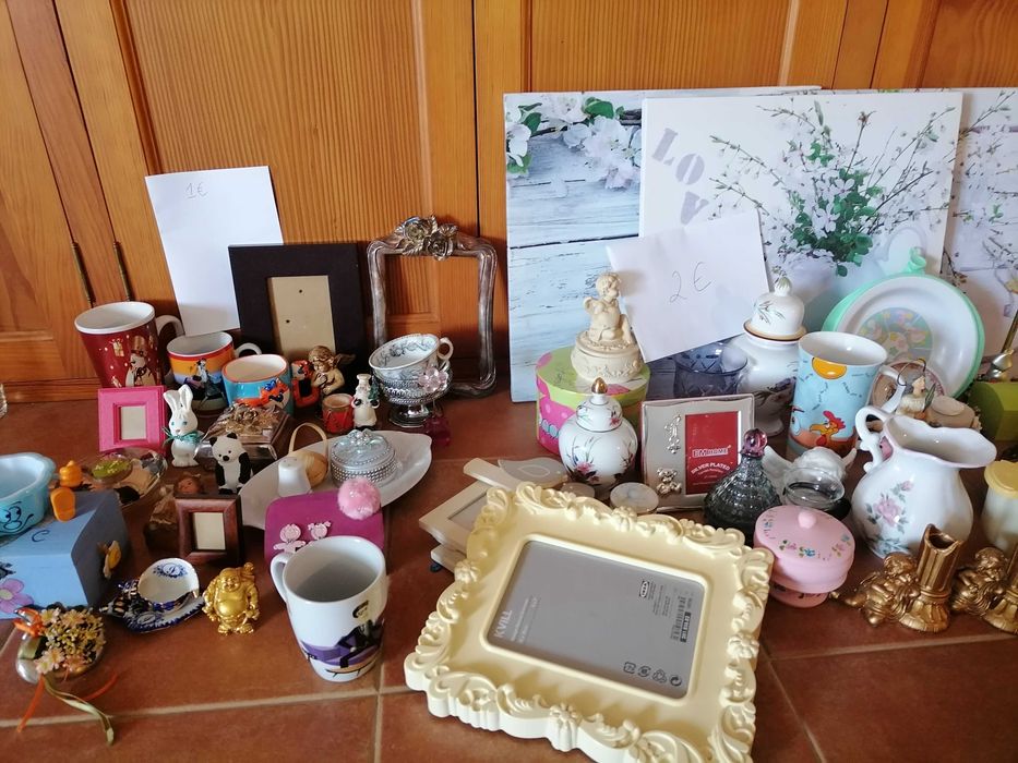 Diversos artigos de decoração e outros CADA 1€ e 2€