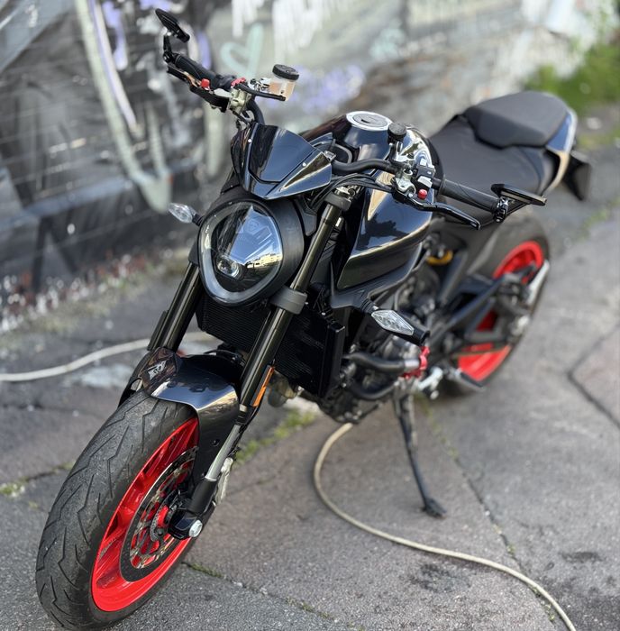 Мотоцикл Ducati Monster 937 2022 рік