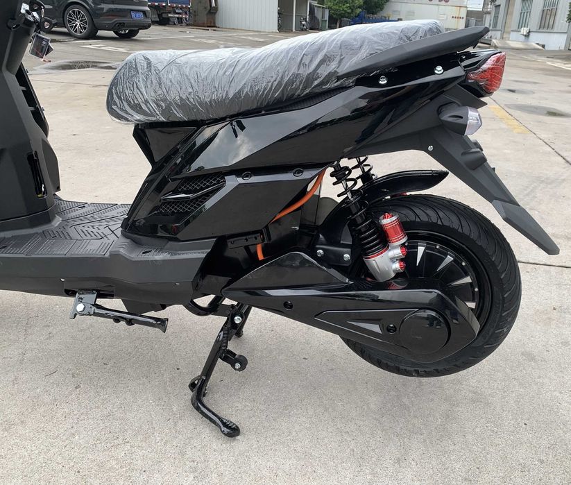 Електроскутер для кур’єра Tecros T600 72V 100Ah | 80 км/год | 220+ км