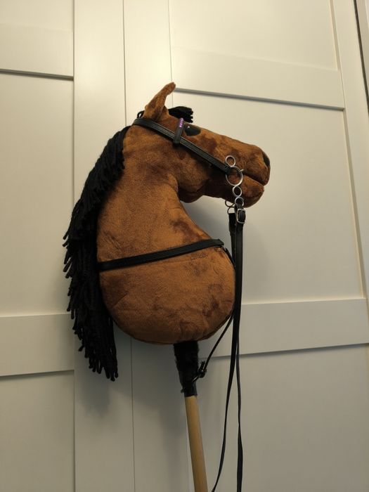 Koń hobby horse a4 kolor gniady ogłowie gratis