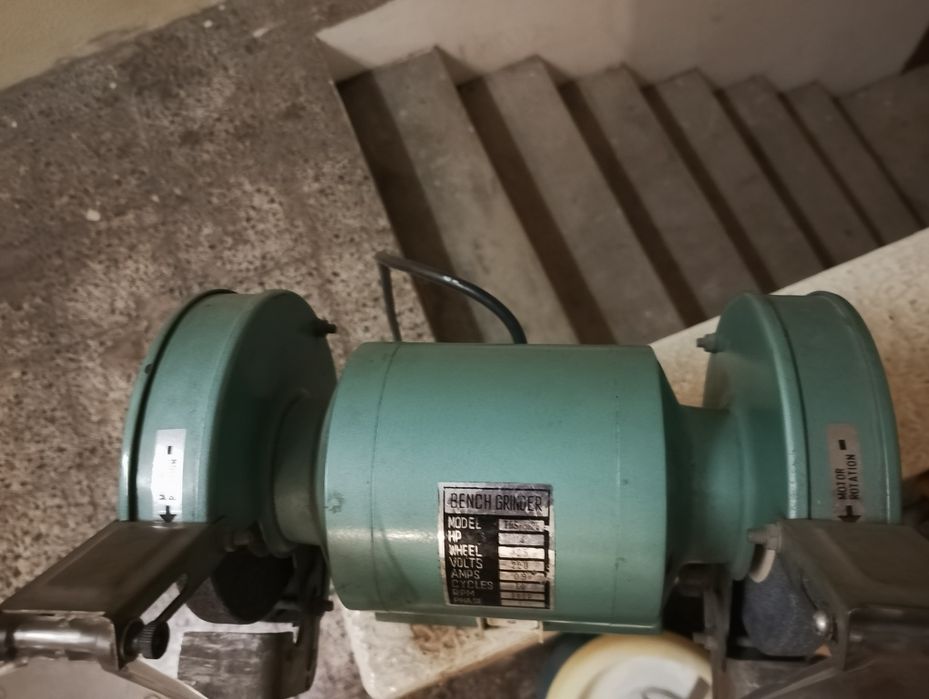 Esmeriladora Bench grinder