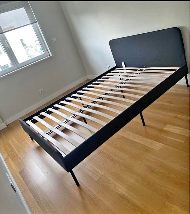 Vendo cama de casal  como nova mas nao tem colchão