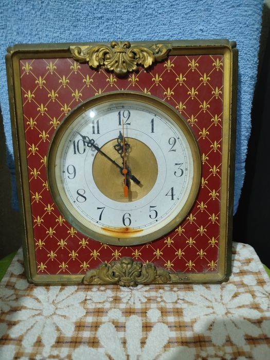 Часы  настенные,часы настольные продам