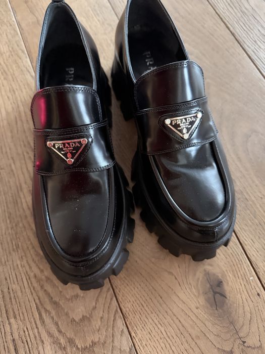 Mokasyny Prada Monolith Loafers – ikona stylu i komfortu