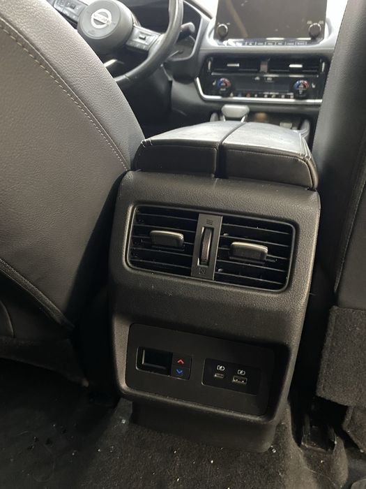Салон , електроніка, музика Nissan Rogue t33 2021,