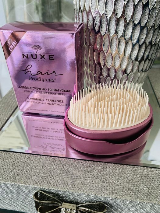 Nuxe szczotka brush zamykana do torebki szampon maska odżywka kerastas