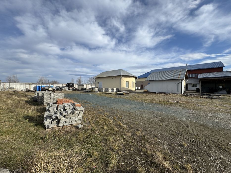 Продається комплекс промислових приміщень