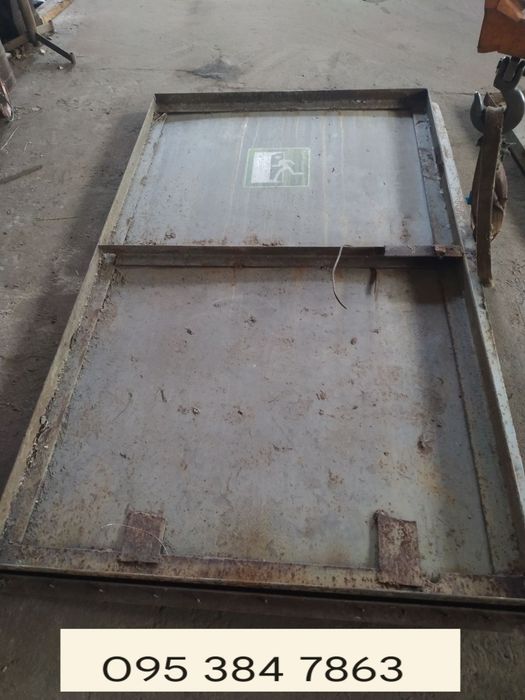 Металлические ворота.