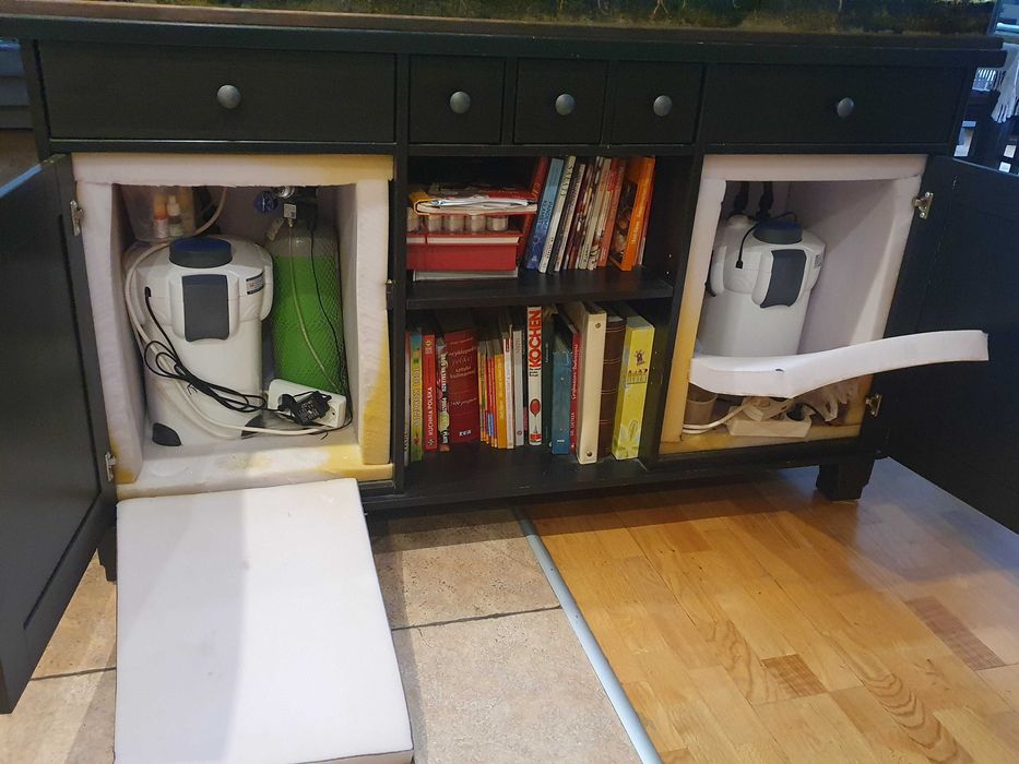 akwarium z pokrywą, komodą i pełnym wyposażeniem, bardzo dobry stan