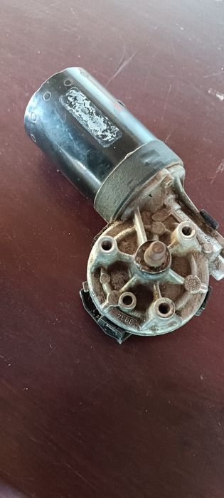 Електродвигун трапеції двірників ауді А6 С4