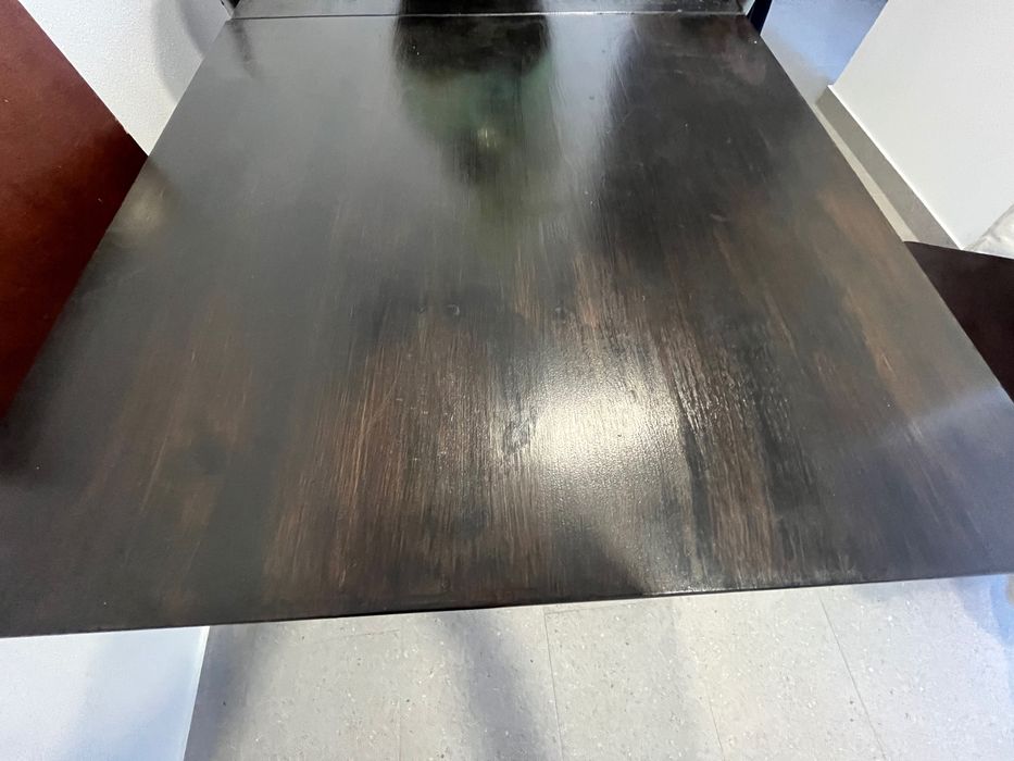 Mesas em pinho em boa condicao