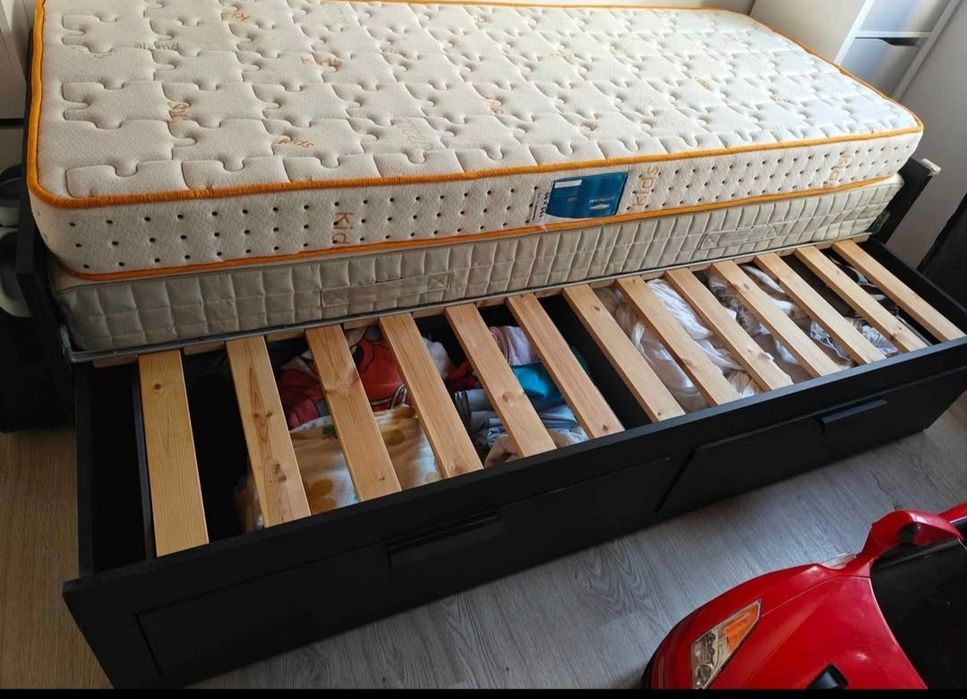 Cama solteiro/casal com arrumação