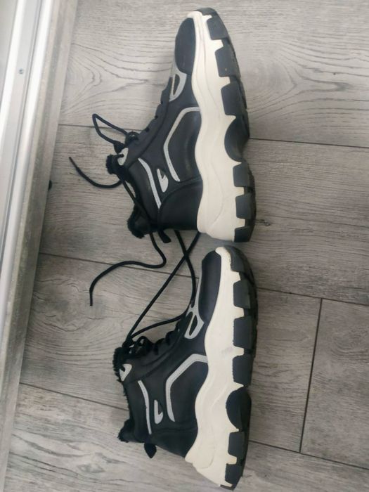 Терміново зимні кросівки на високій підошві