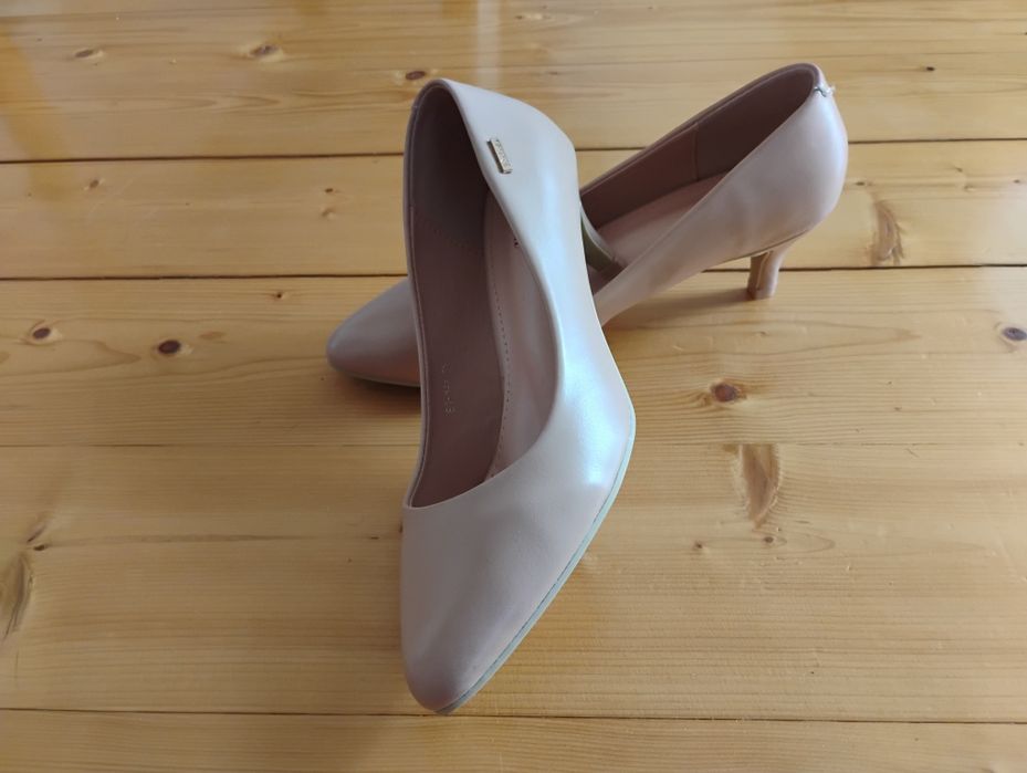 Buty damskie eleganckie nowe.