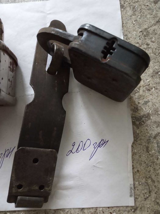 Старинный навесной замок..