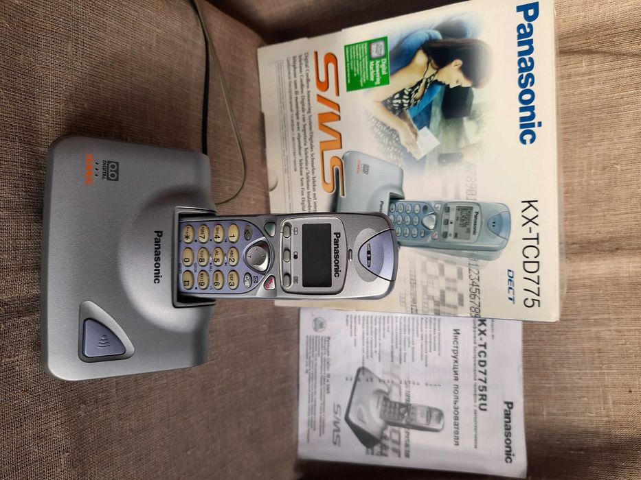 Цифровий pадіотелефон Panasonic KX-TCD775 з автовідповідачем