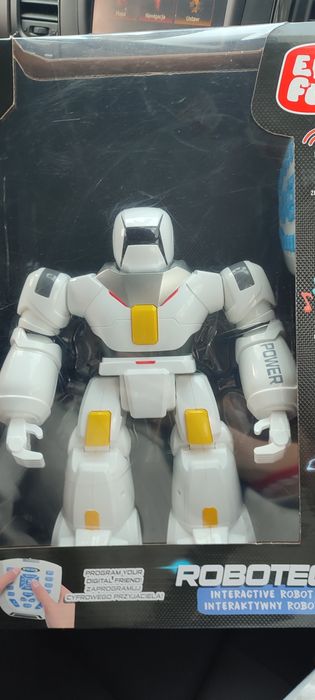 Interaktywny robot elefun