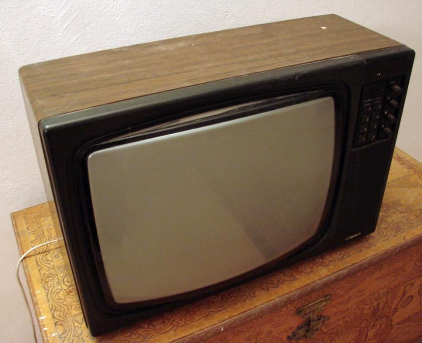 Televisão FERGUSON a cores década 80 (nintendo nes snes sega atari etc