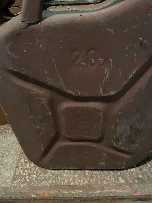 Продажа металич еской канистры 20литров