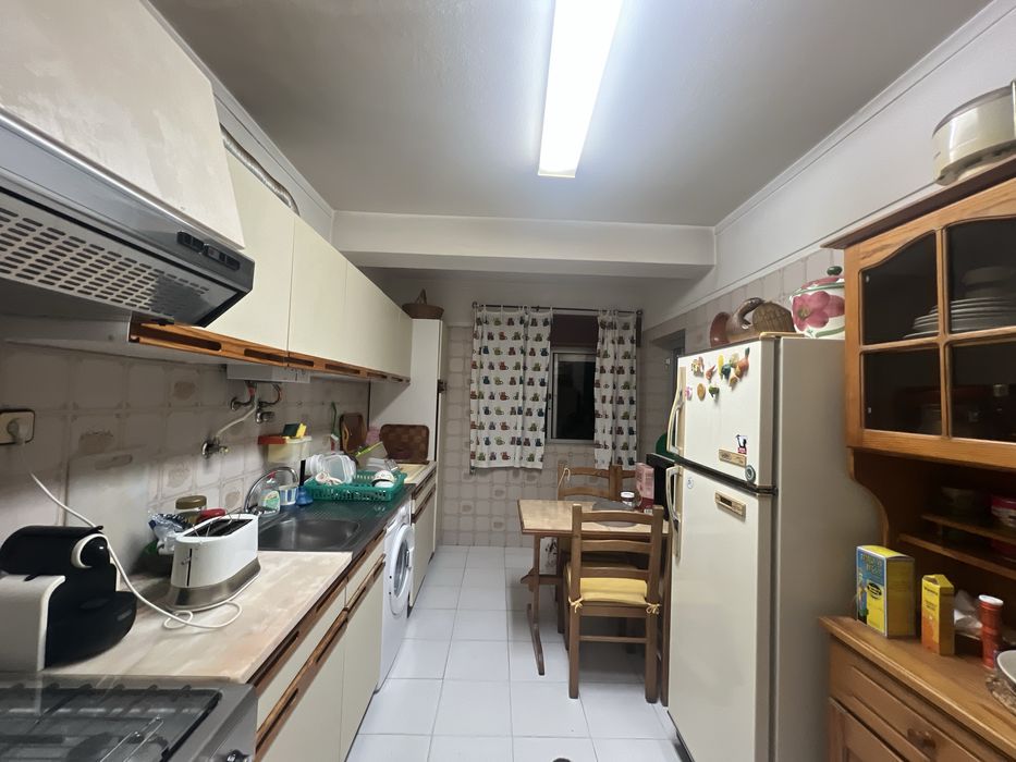 Venda de Recheio / Mobília de Sala e Cozinha (Motivo: Obras)