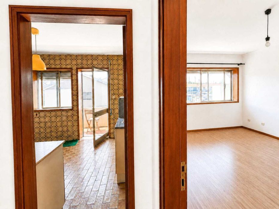 Apartamento T2+1 para Renovar | Cidade Jardim, Maia