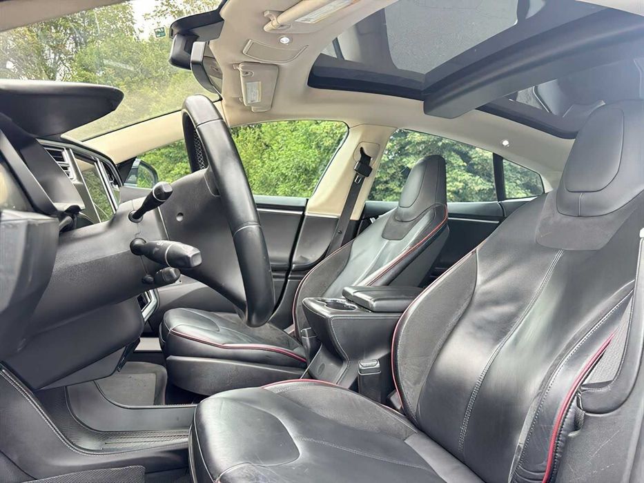 Tesla Model S      2015