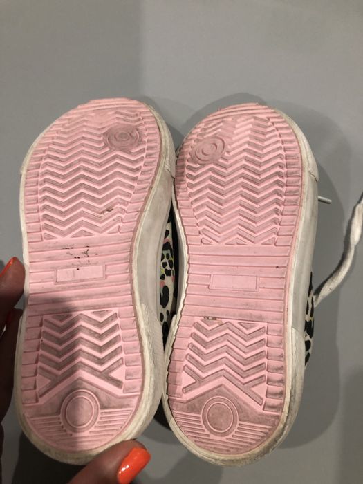 Vendo sapatilhas da marca conguito tamanho 28 em bom estado