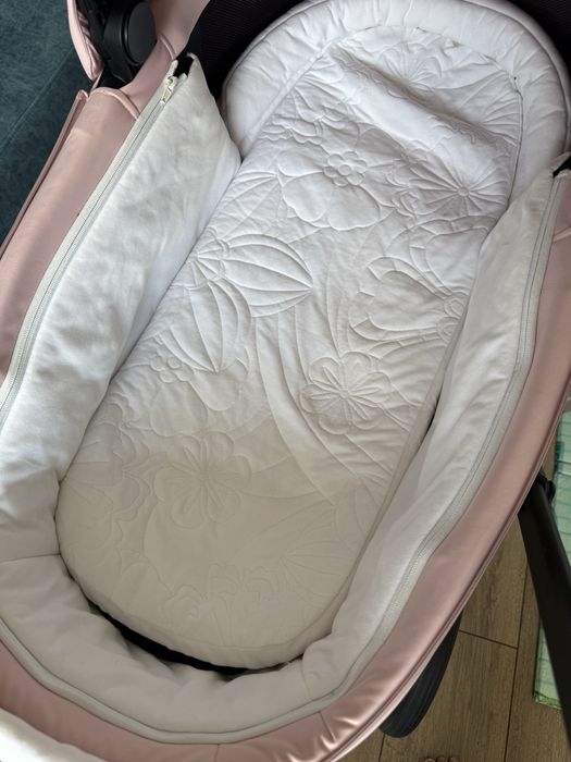 Коляска Cybex Priam Lux Simply Flowers Pink (люлька+шасі)