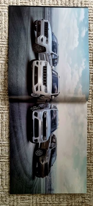 2018 Prospekt Jeep Grand Cheroke na innej Ford Mustang