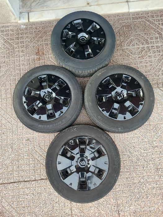 Jantes de Ferro 15'' com Pneus + Tampões Renault – Conjunto de 4