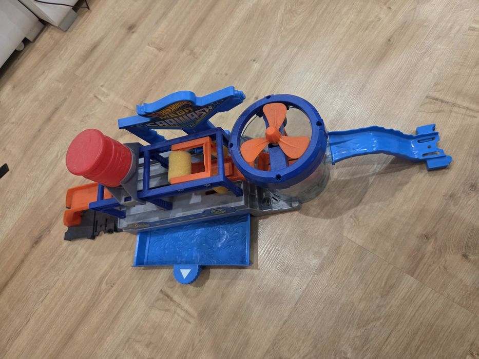 Трек Hot Wheels Мегаавтомийка (Mega Carwash) оригінал