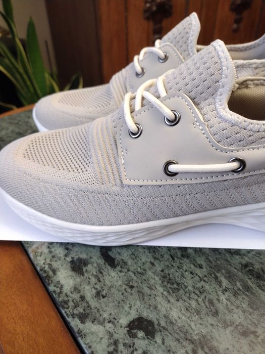 Nowe  buty letnie sportowe bardzo lekkie rozm.40